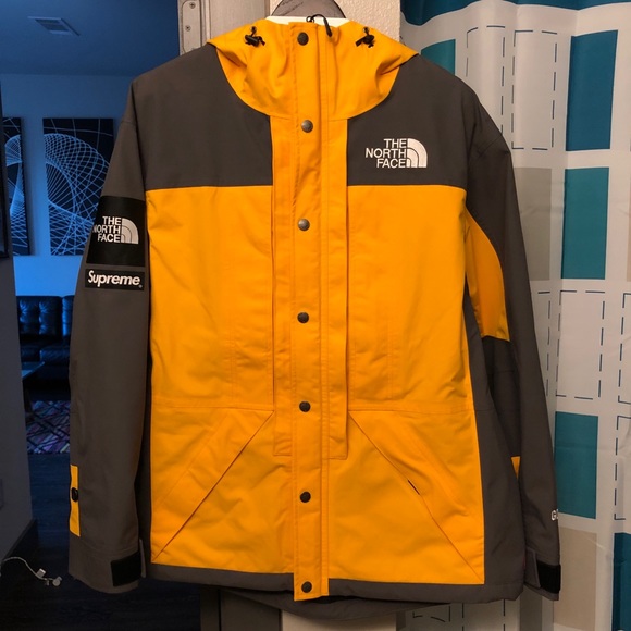 Size Large - Supreme x The North Face SS20 RTG Mountain Climbing Jacket Gold - Picture 3 of 9